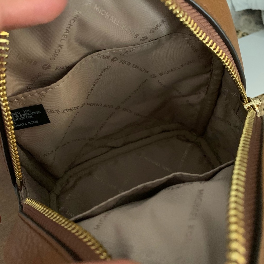 New super stylish MK small crossbody/ backpack 😍 - Picture 6 of 8